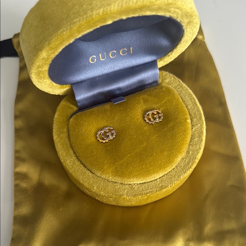 Gucci GG Stud Earrings in 18k Yellow Gold